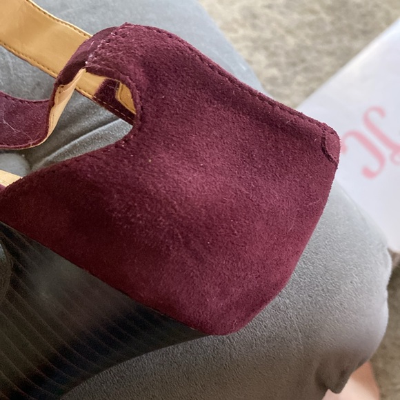 Easy spirit burgundy suede heels with crossover Velcro strap - Picture 9 of 15